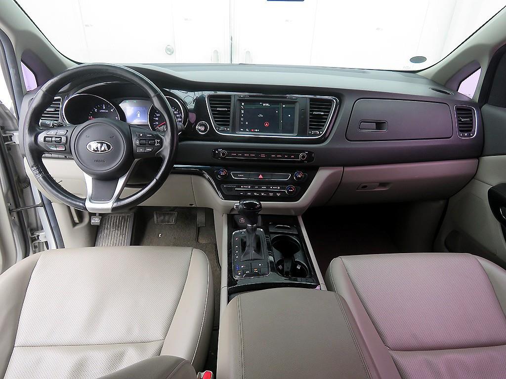 KIA Carnival - Vista 8