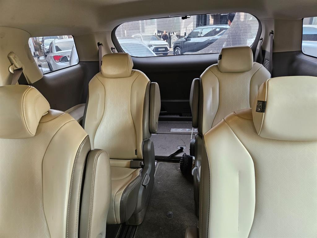 KIA Carnival - Vista 7