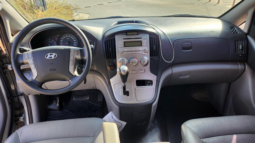 HYUNDAI Starex - Vista 12