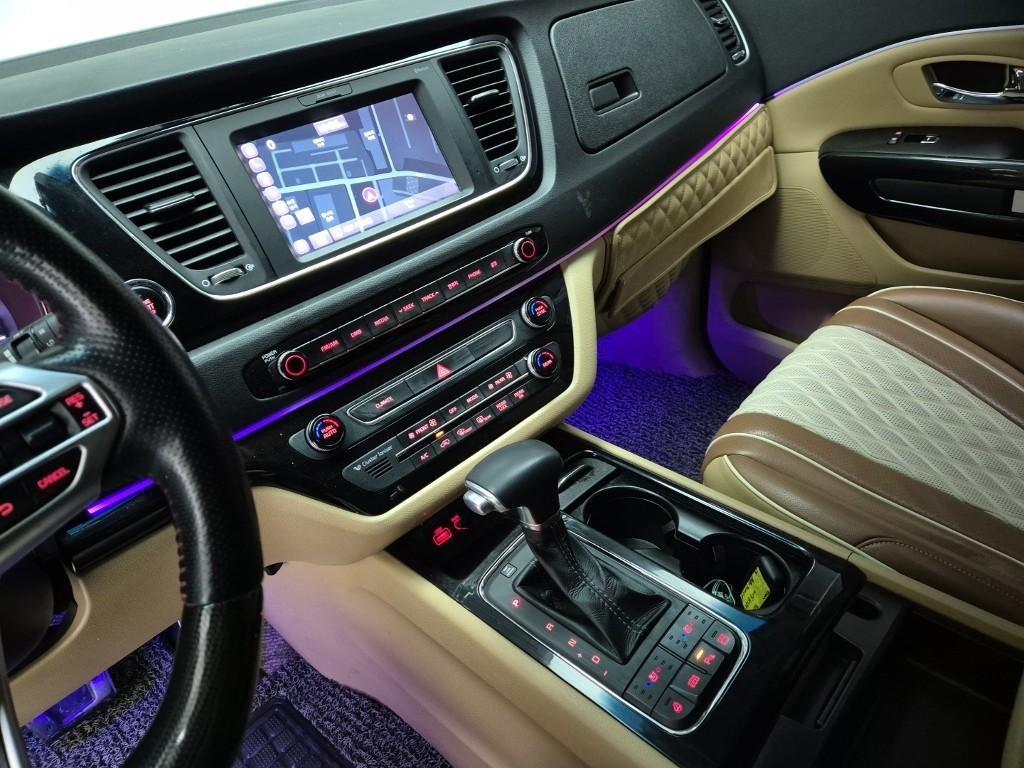 KIA Carnival - Vista 7