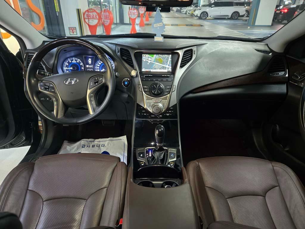 HYUNDAI Grandeur - Vista 10