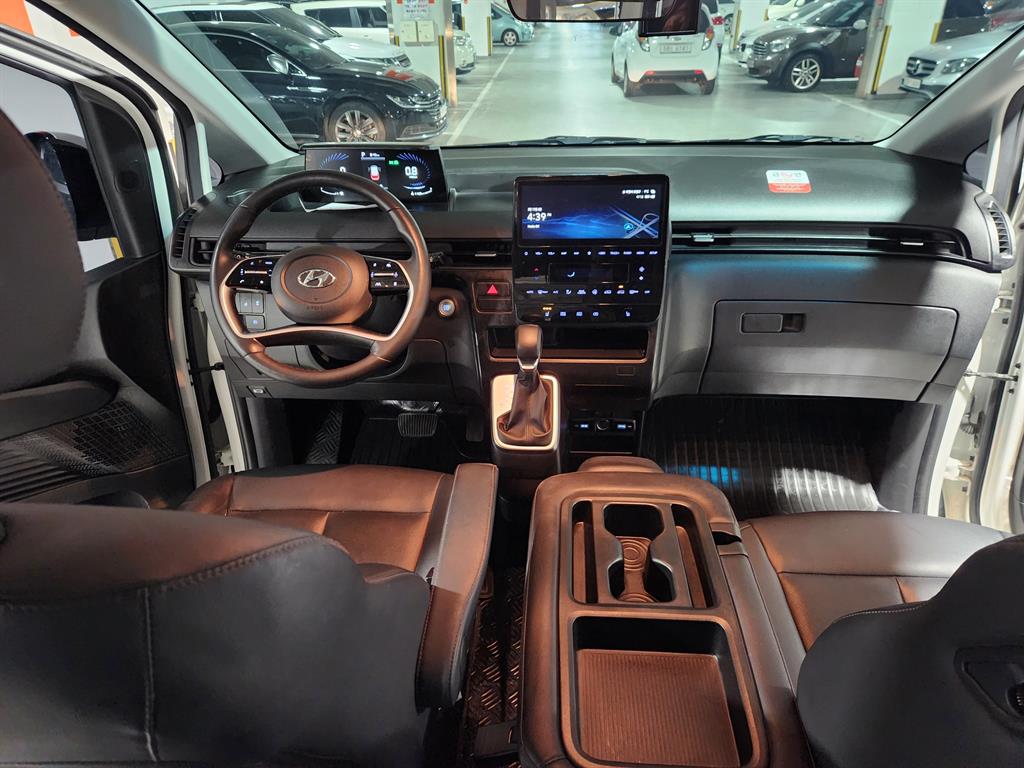 HYUNDAI Staria - Vista 10