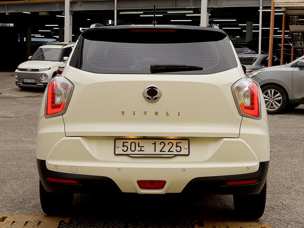 Ssangyong Tivoli - Vista 5