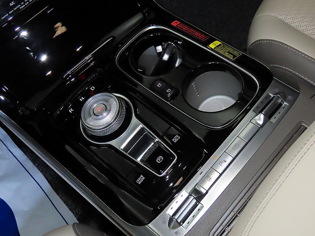 KIA Carnival - Vista 12