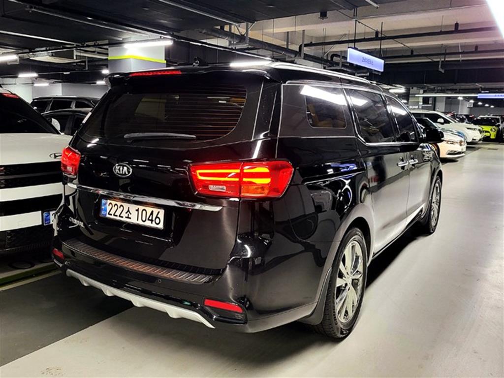 KIA Carnival - Vista 4