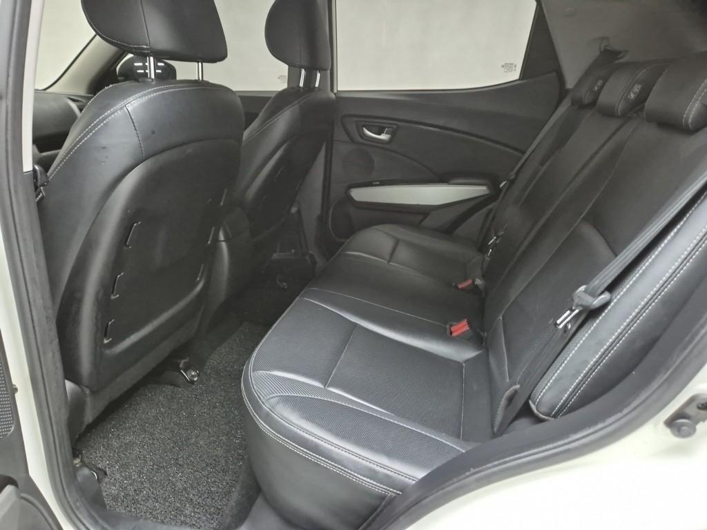 Ssangyong Tivoli - Vista 11