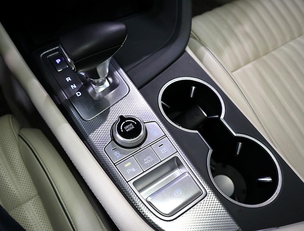 Genesis G70 - Vista 12