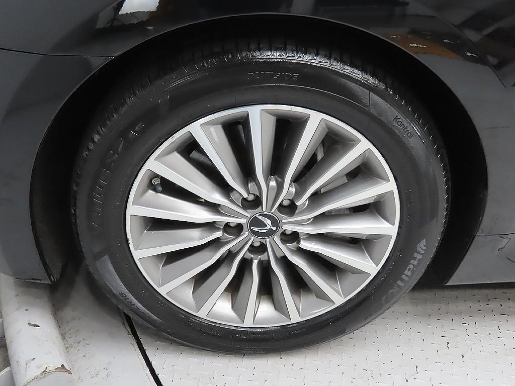 HYUNDAI Equus - Vista 9