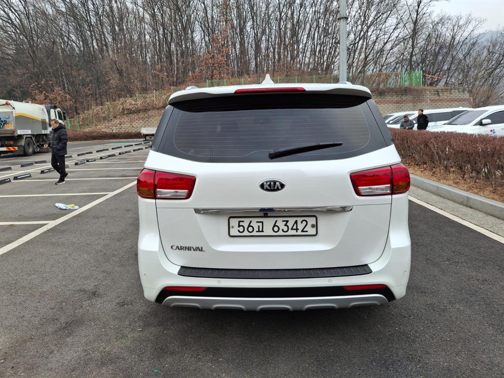 KIA Carnival - Vista 4
