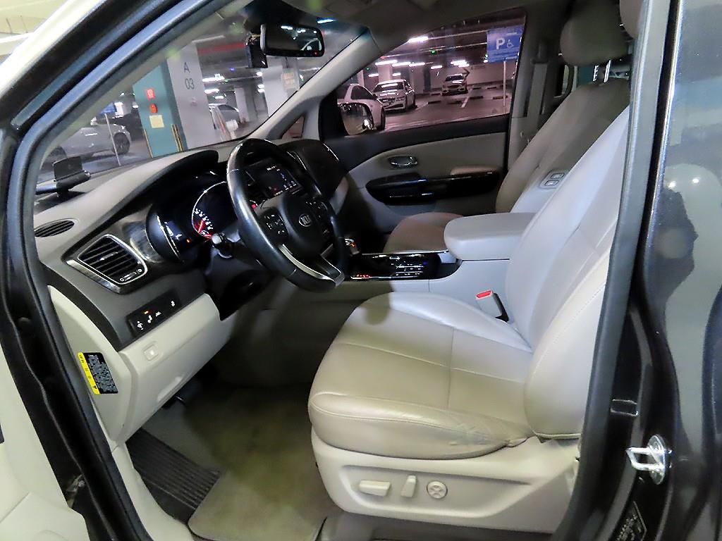KIA Carnival - Vista 6
