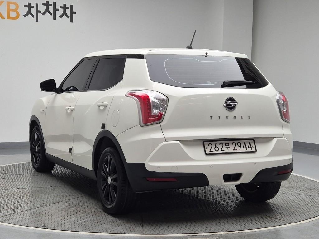 Ssangyong Tivoli - Vista 2