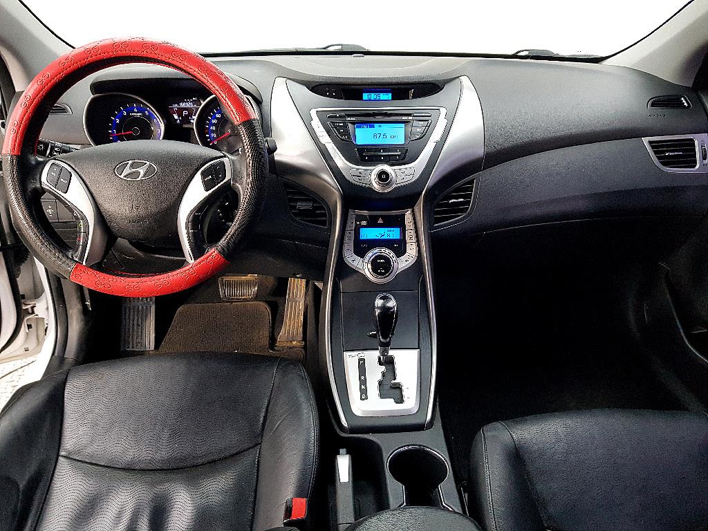 HYUNDAI Avante - Vista 5