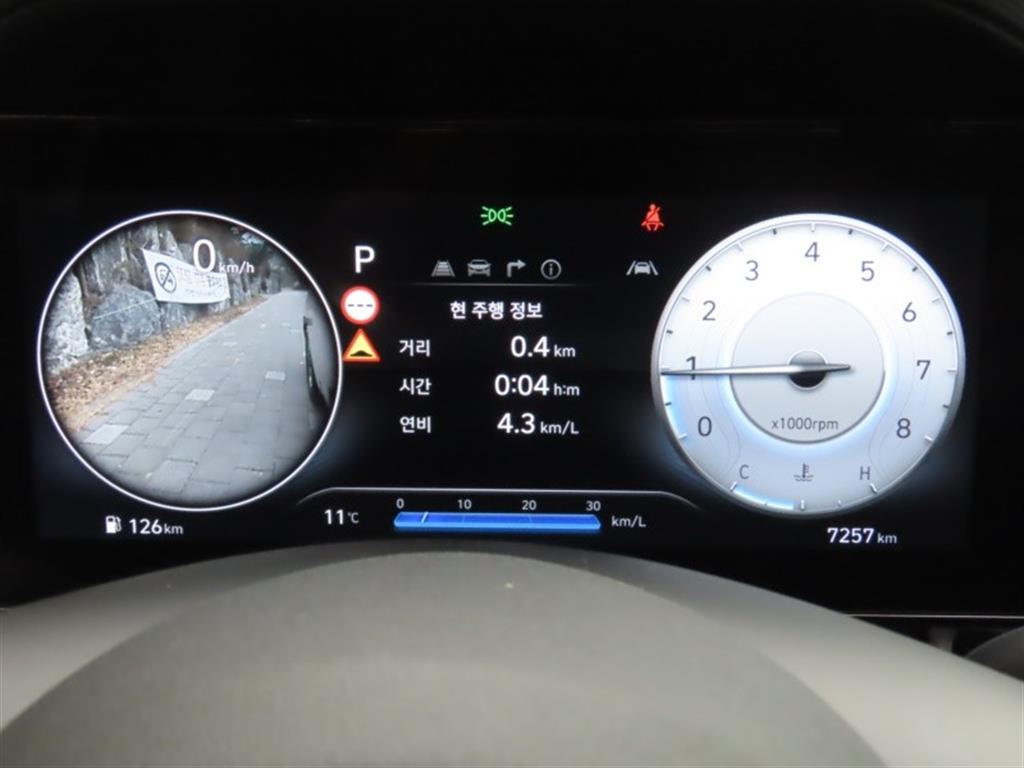 HYUNDAI Avante - Vista 9