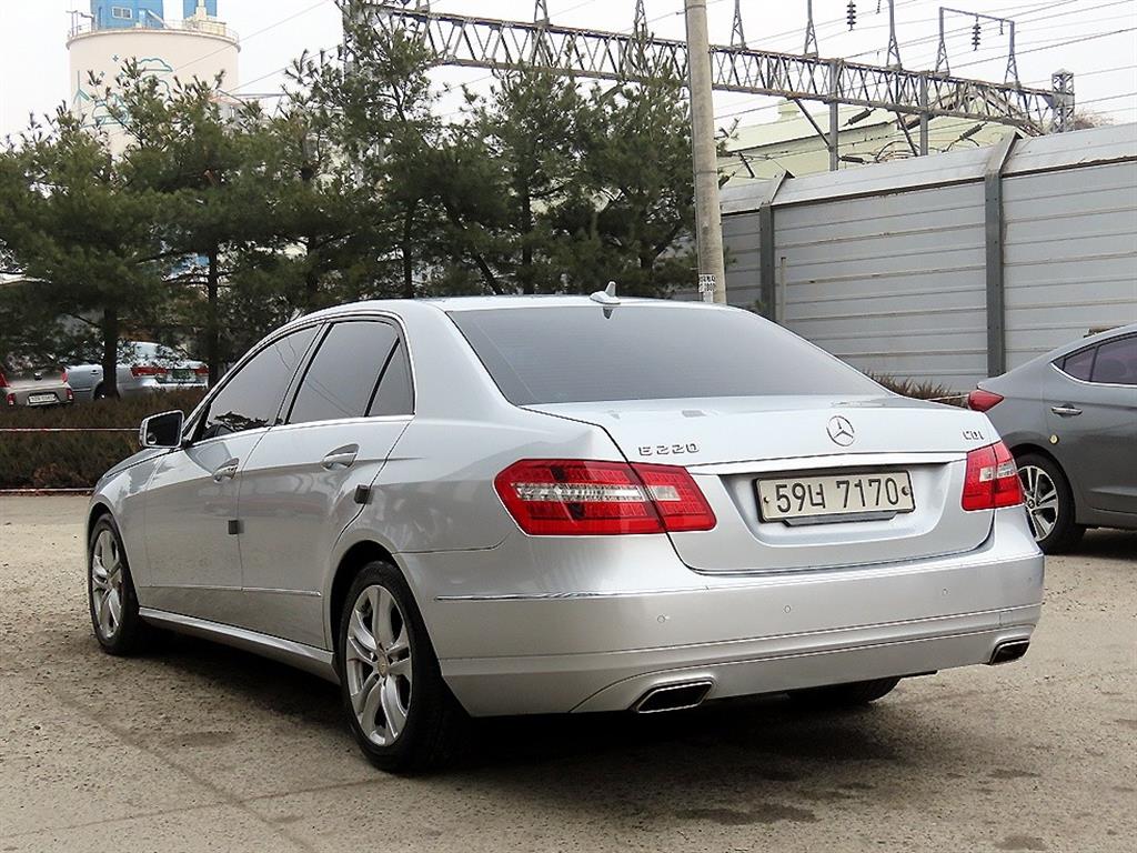 Mercedes Benz E class - Vista 3