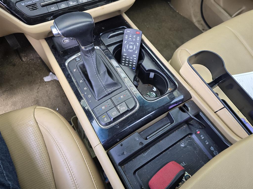 KIA Carnival - Vista 10