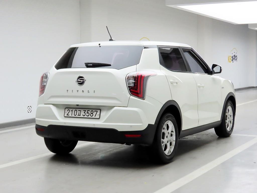 Ssangyong Tivoli - Vista 4