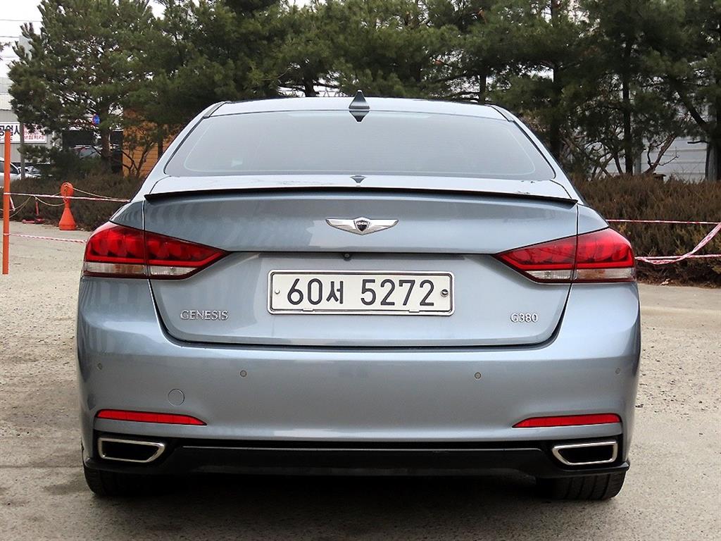 HYUNDAI Genesis - Vista 4
