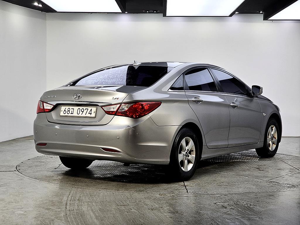 HYUNDAI Sonata - Vista 4