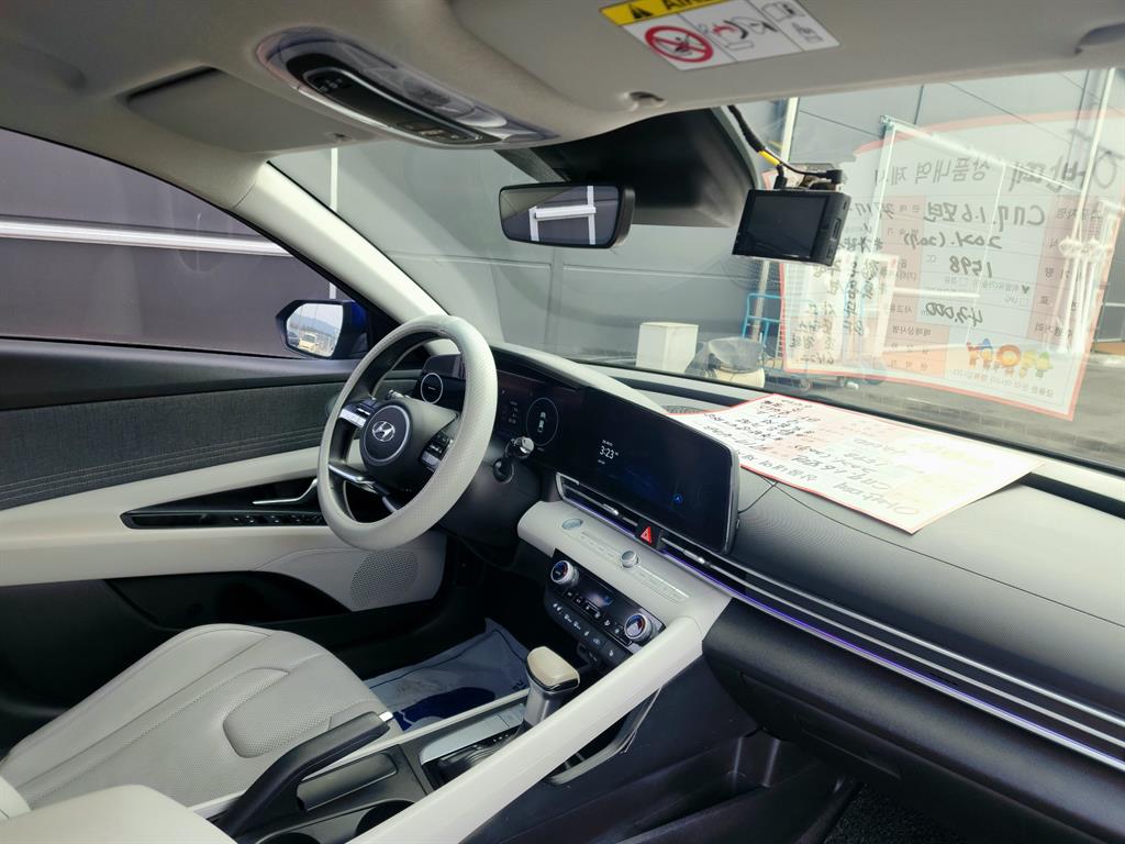 HYUNDAI Avante - Vista 9