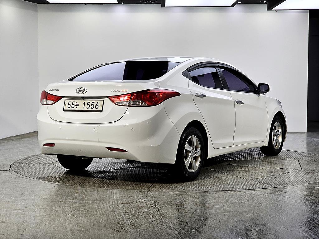 HYUNDAI Avante - Vista 4