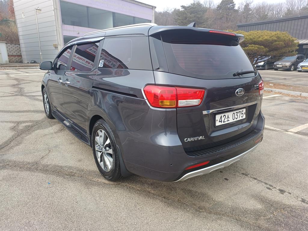 KIA Carnival - Vista 7