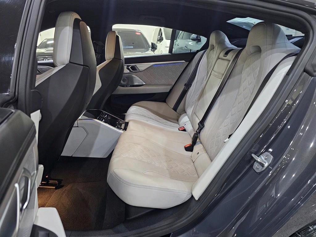 BMW 8 Series - Vista 12