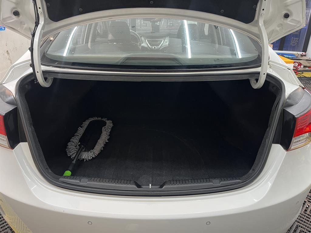 HYUNDAI Avante - Vista 7