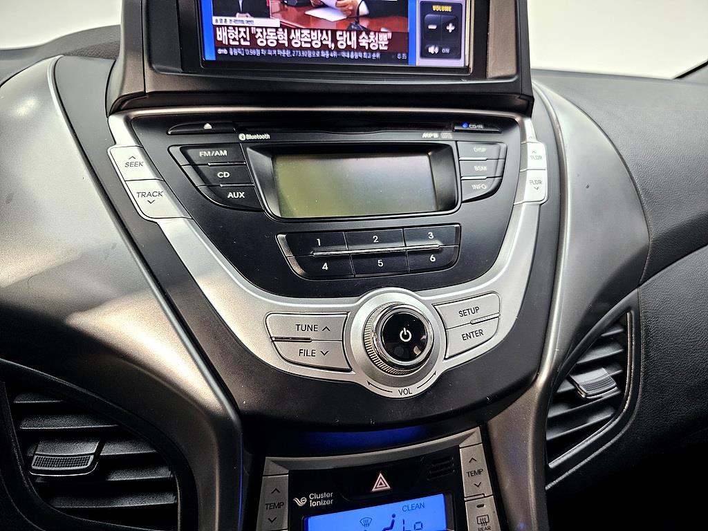 HYUNDAI Avante - Vista 12