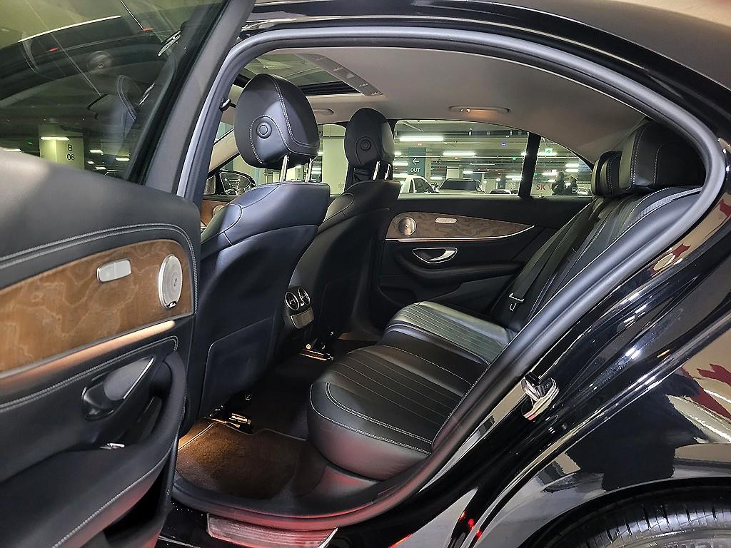 Mercedes Benz E class - Vista 8