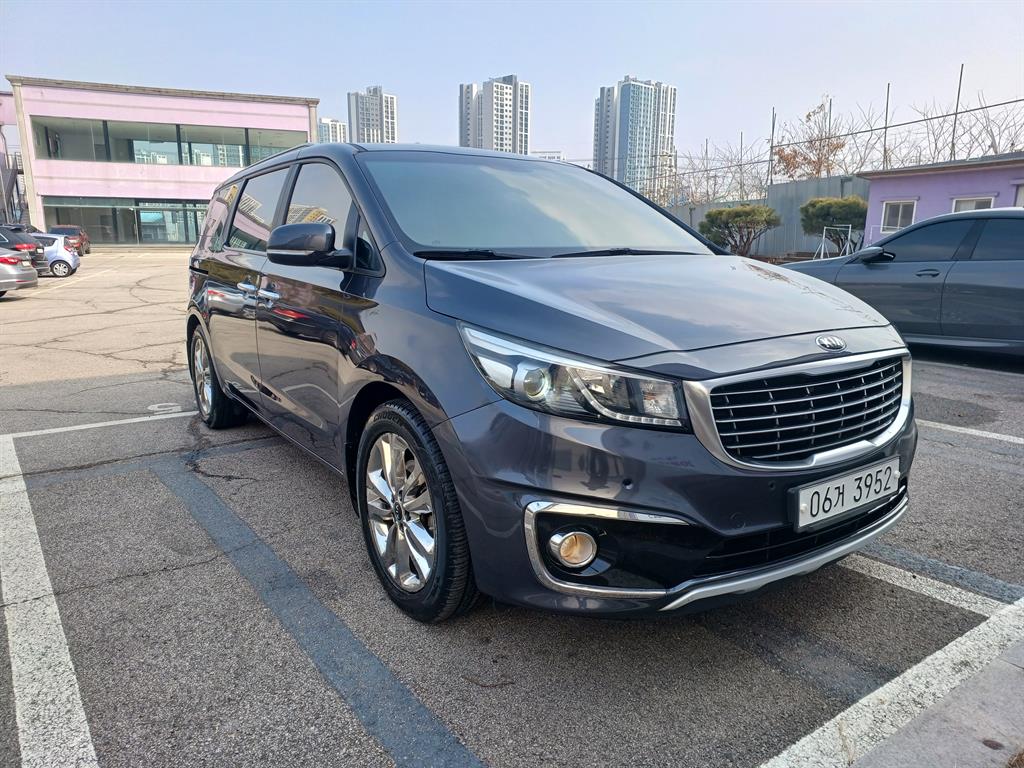 KIA Carnival - Vista 3