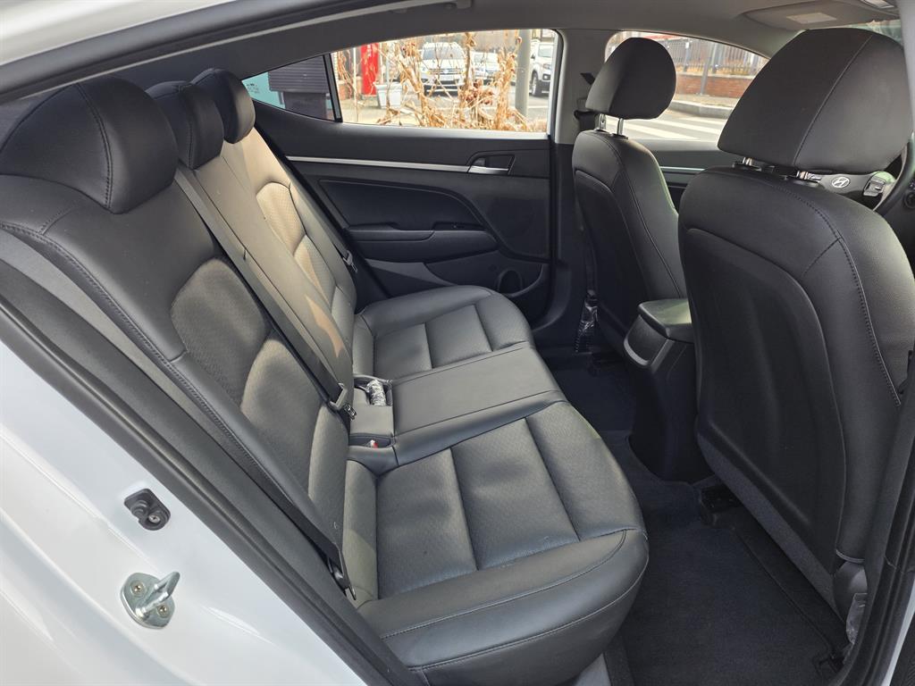 HYUNDAI Avante - Vista 11