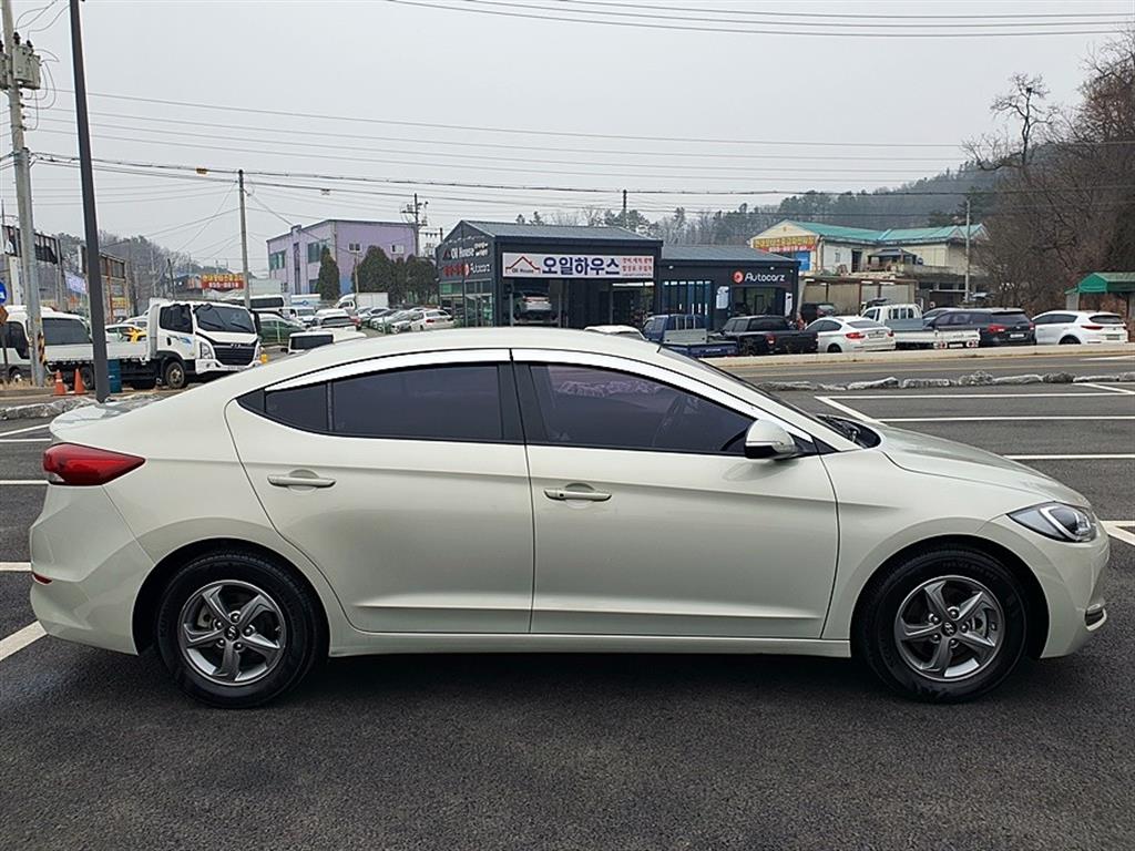 HYUNDAI Avante - Vista 8