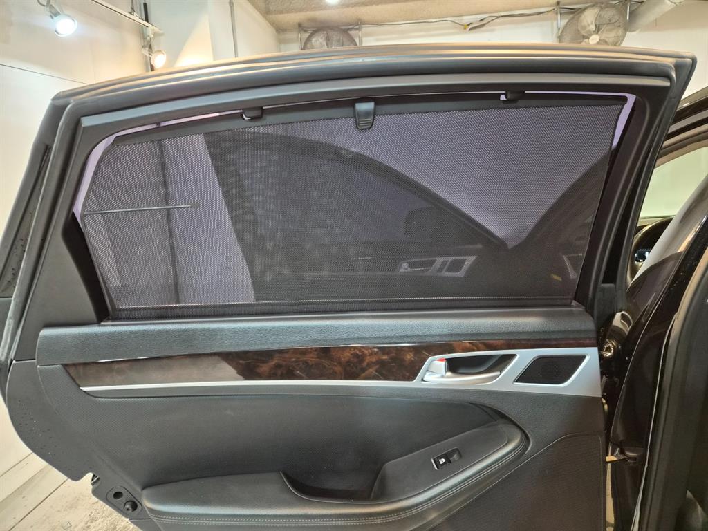 HYUNDAI Genesis - Vista 6