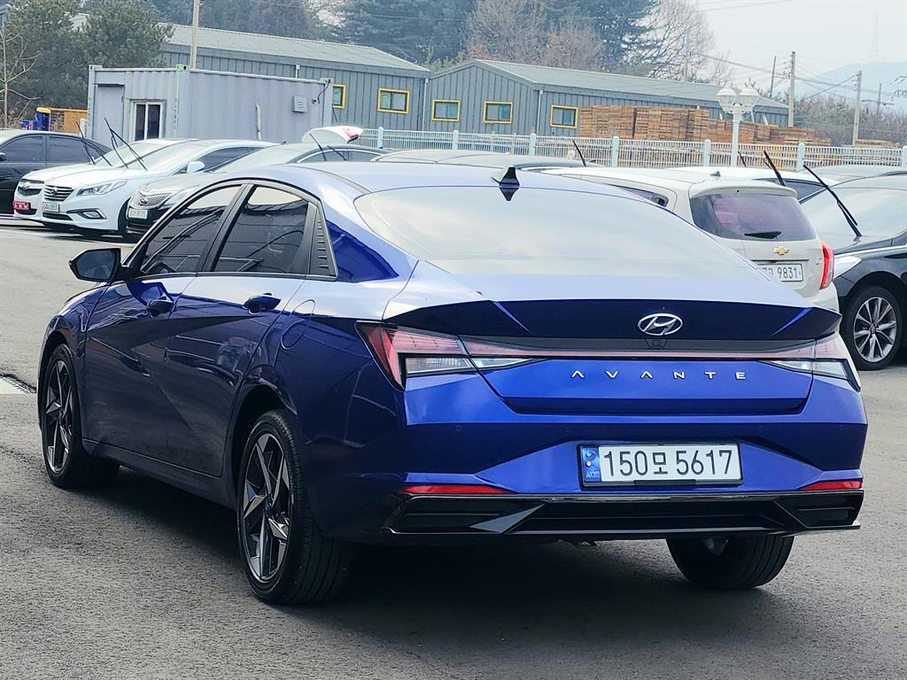 HYUNDAI Avante - Vista 5