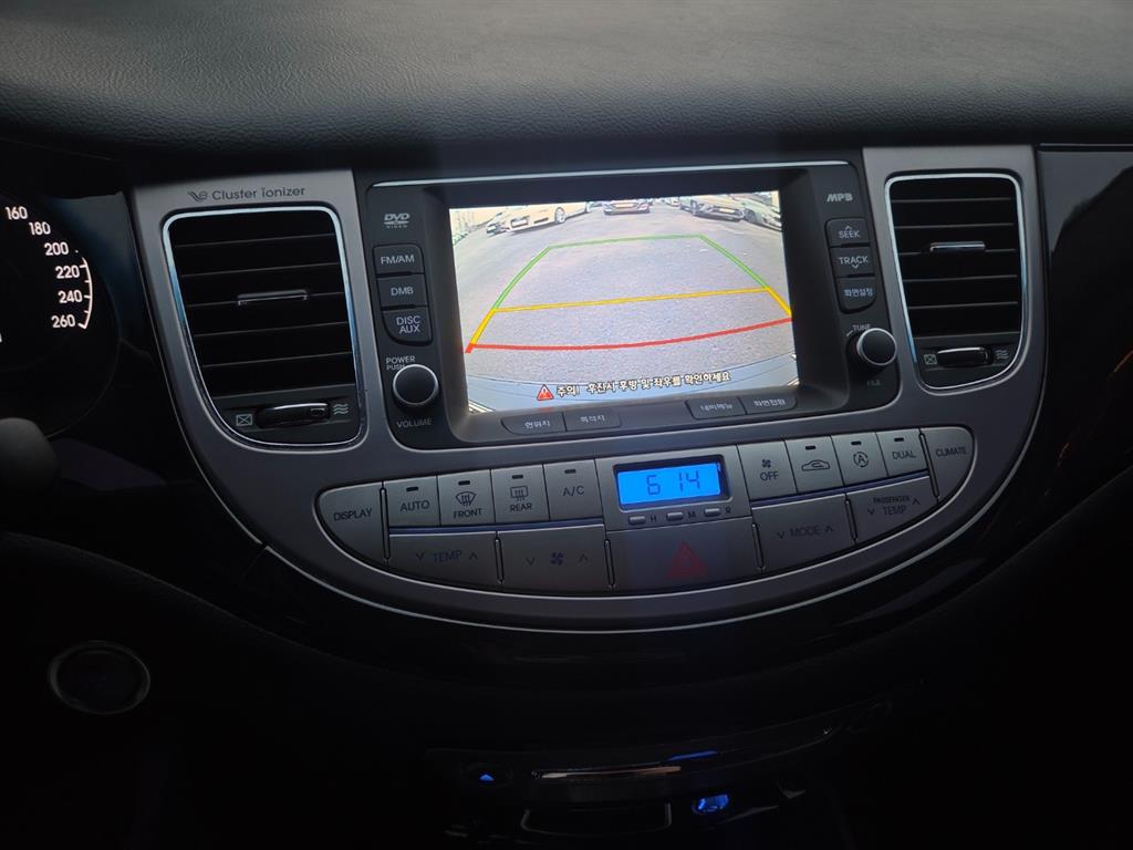 HYUNDAI Genesis - Vista 10