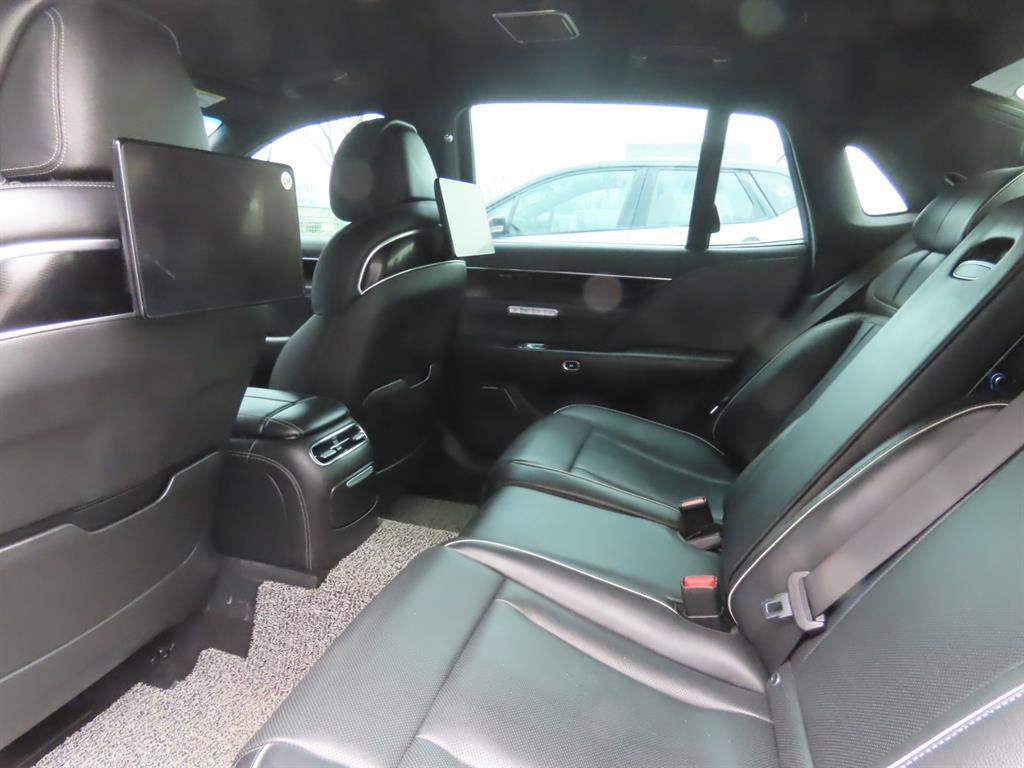 Genesis G90 - Vista 11