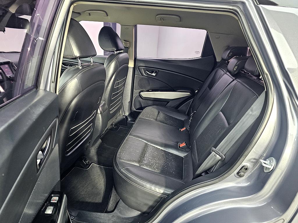 Ssangyong Tivoli - Vista 9