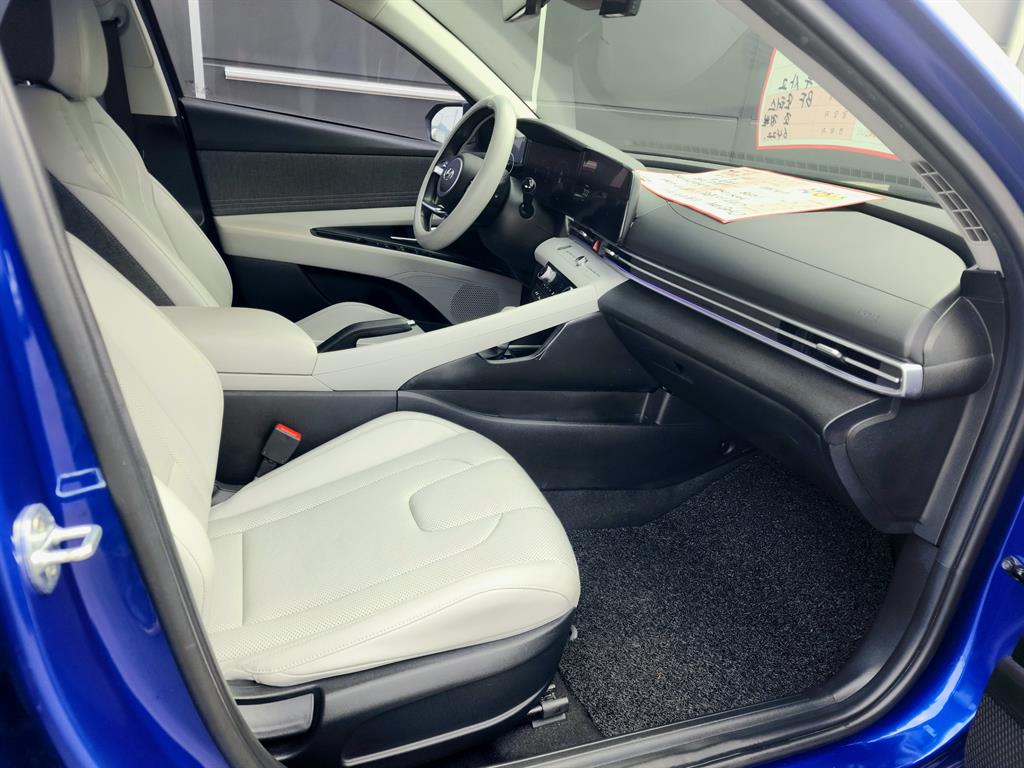 HYUNDAI Avante - Vista 8