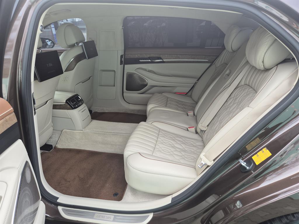 Genesis G90 - Vista 11