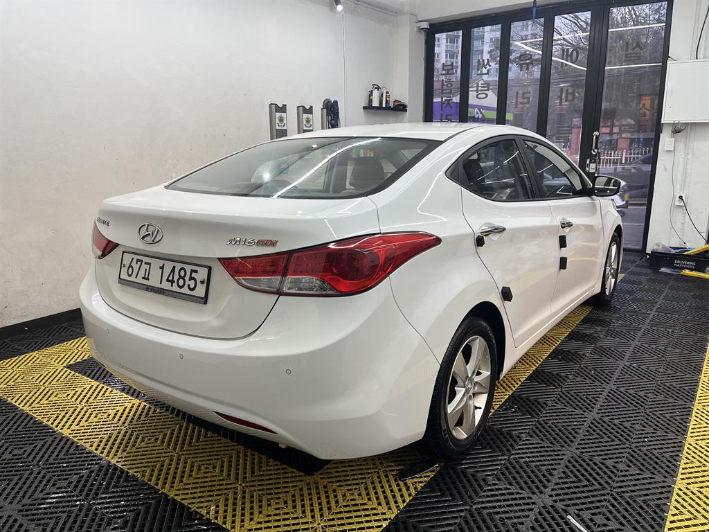 HYUNDAI Avante - Vista 4