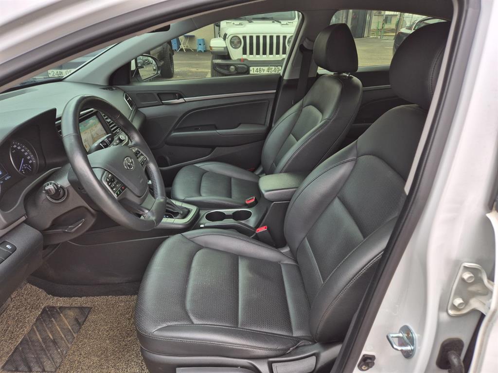 HYUNDAI Avante - Vista 7