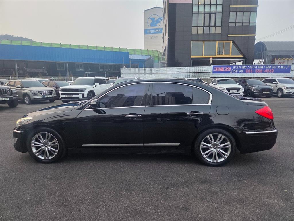 HYUNDAI Genesis - Vista 6