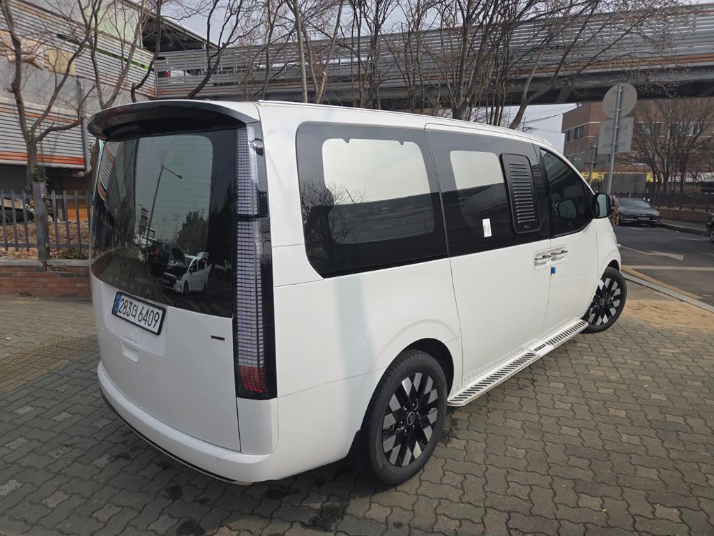 HYUNDAI Staria - Vista 8