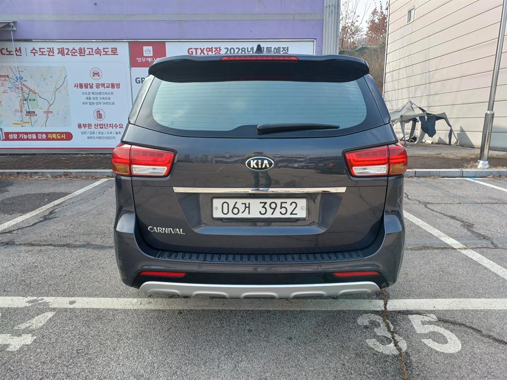 KIA Carnival - Vista 6