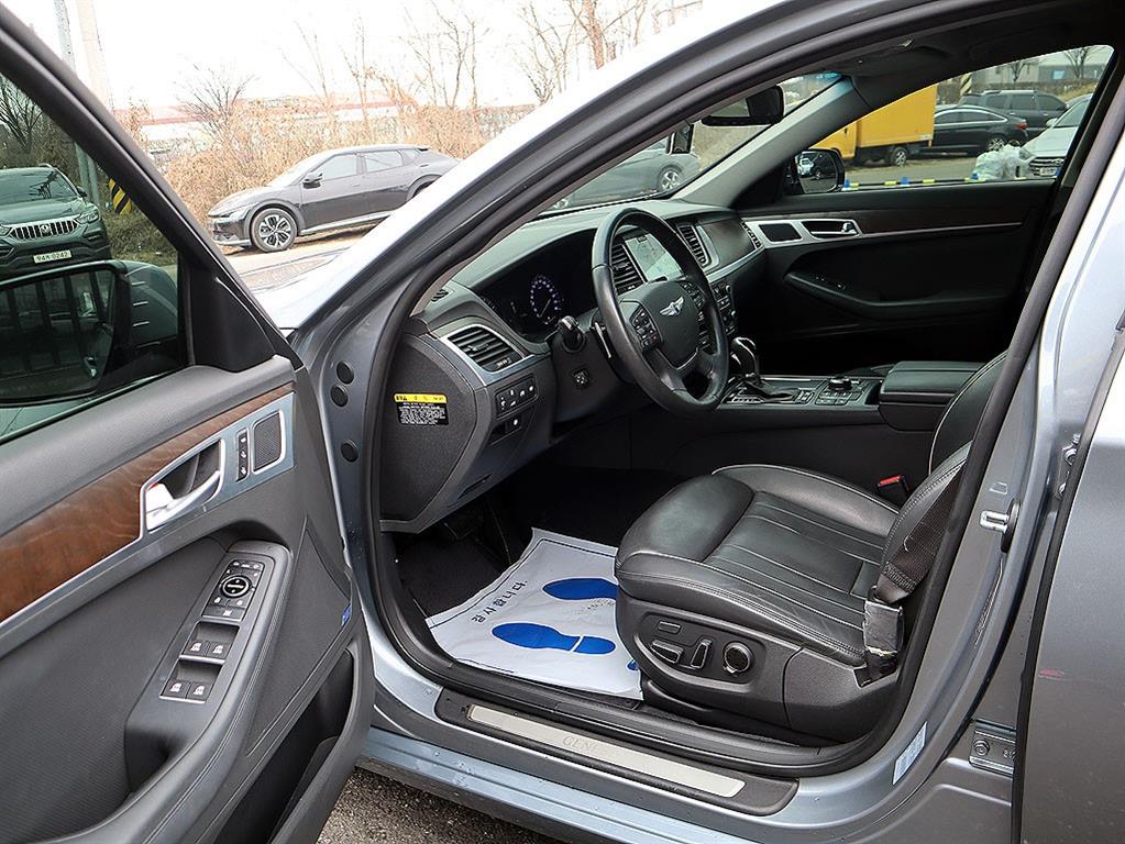 HYUNDAI Genesis - Vista 11