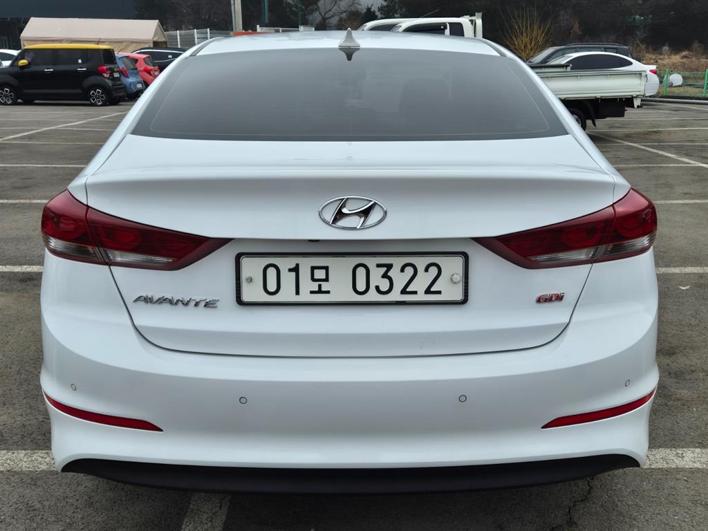 HYUNDAI Avante - Vista 4