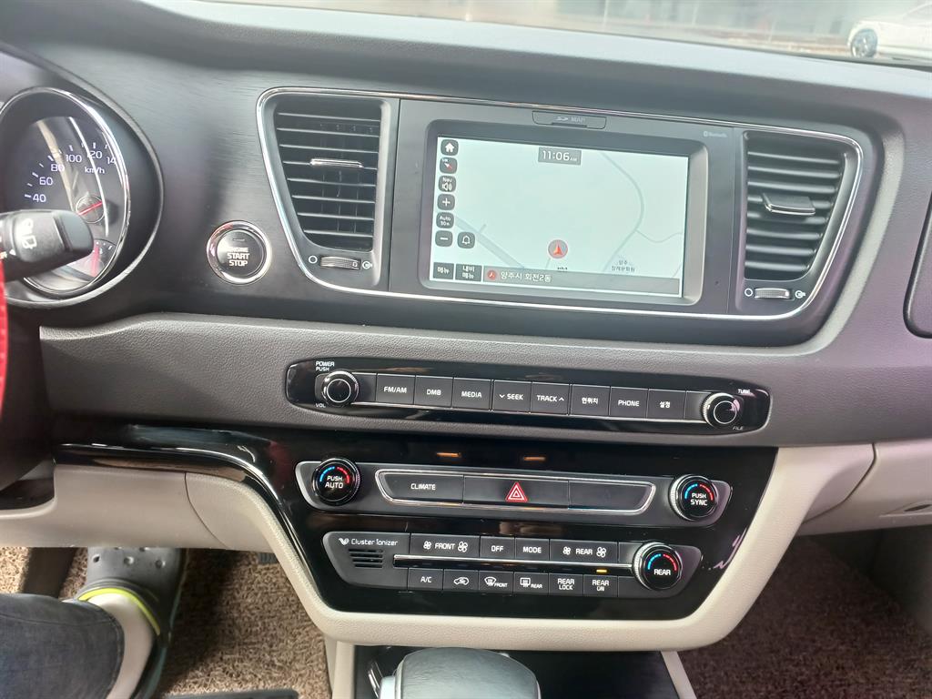 KIA Carnival - Vista 11