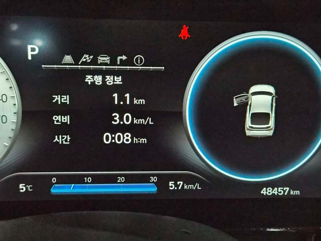 HYUNDAI Avante - Vista 9