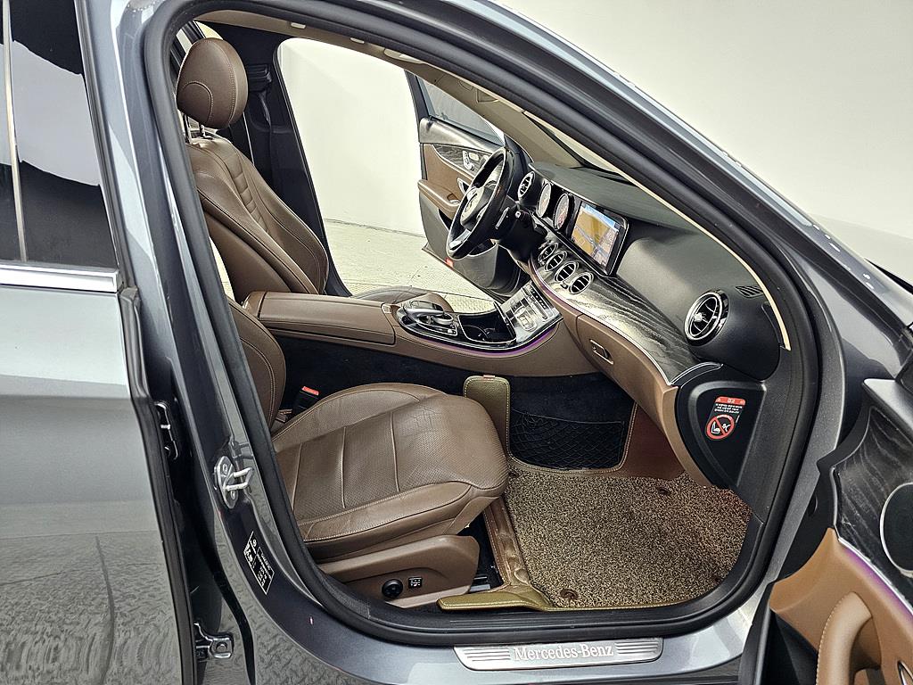 Mercedes Benz E class - Vista 11