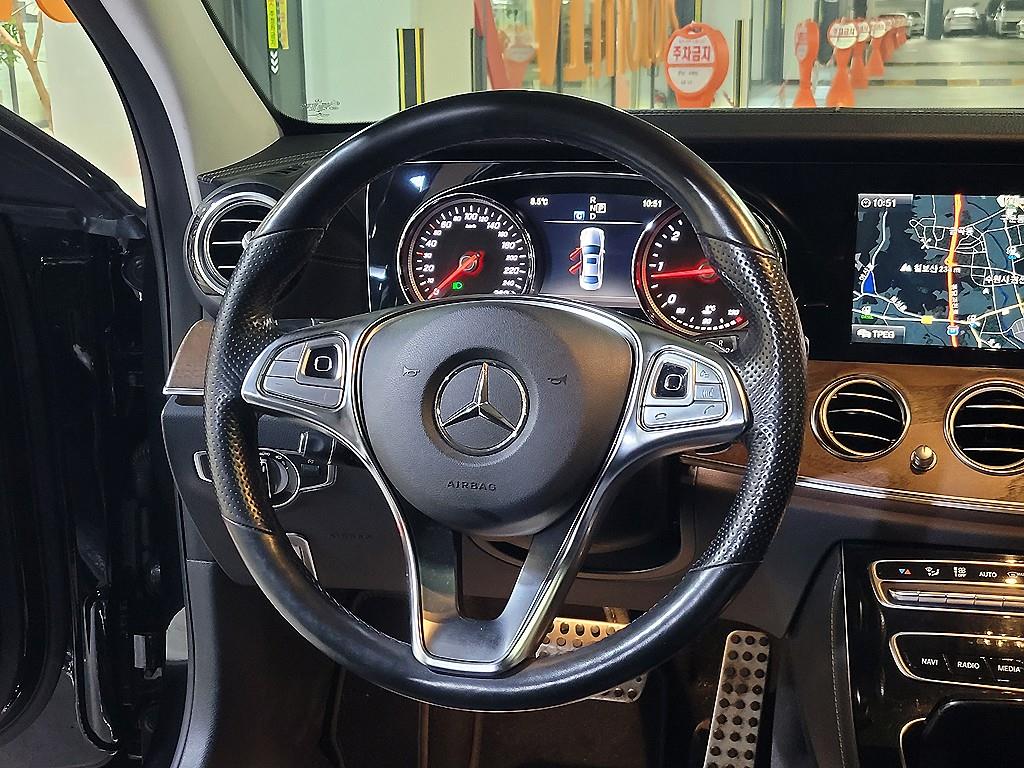 Mercedes Benz E class - Vista 9